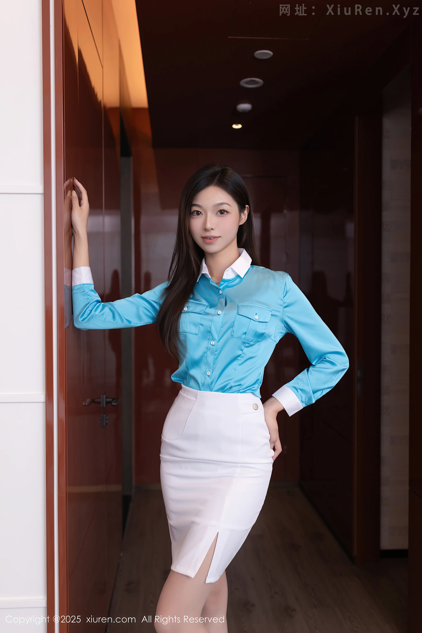 图片[3]-[XiuRen秀人网] VOL.10816 新人模特kiki柚柚性感空姐制服配超薄肉丝秀凹凸身材迷人诱惑写真80P-秀人网官方网站